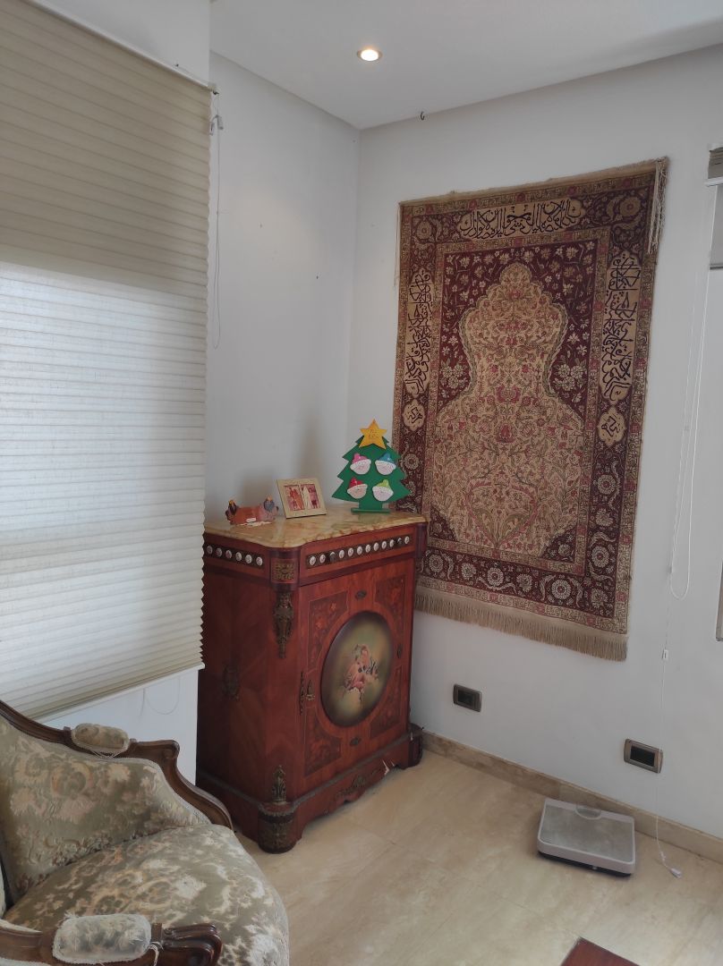 Se vende rendidor apartamento en conjunto bien mantenido, con muy buenas iluminacin y vista. Ubicado en zona muy tranquila, a distancia peatonal muy conveniente del C.C. Terrazas y C.C Lomas de La Lagunita.