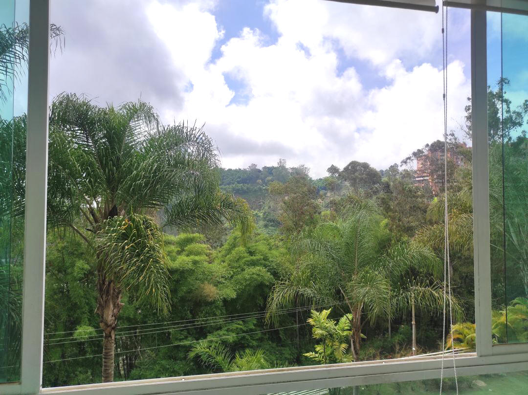 Venta apartamento en Los Bamb�es, La Boyera parte alta. Excelente conjunto ubicado en calle terminal con control de acceso, estricta seguridad. Zona muy tranquila con clima de monta�a y vistas panor�micas.