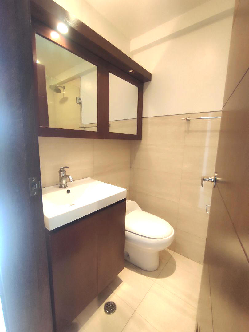 Venta apartamento en Los Bamb�es, La Boyera parte alta. Excelente conjunto ubicado en calle terminal con control de acceso, estricta seguridad. Zona muy tranquila con clima de monta�a y vistas panor�micas.