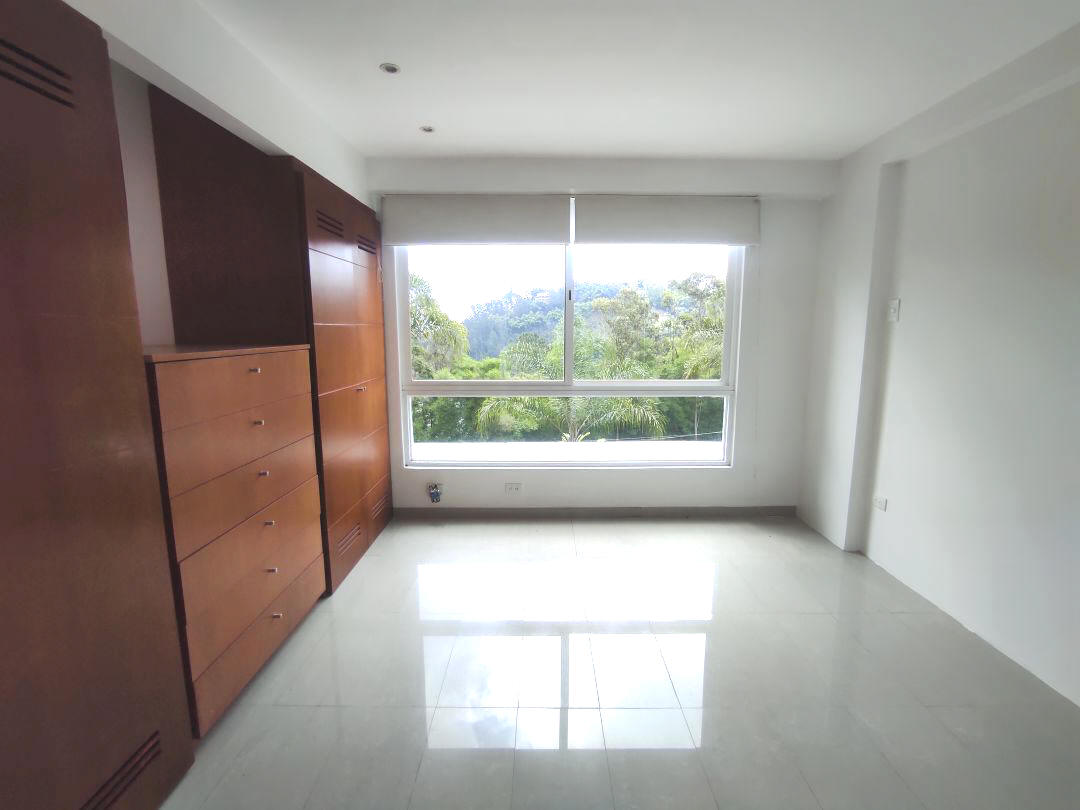 Venta apartamento en Los Bamb�es, La Boyera parte alta. Excelente conjunto ubicado en calle terminal con control de acceso, estricta seguridad. Zona muy tranquila con clima de monta�a y vistas panor�micas.