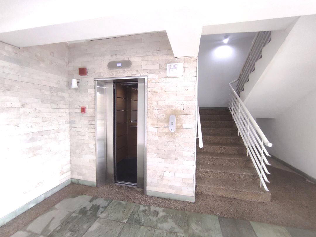 Venta apartamento en Los Bamb�es, La Boyera parte alta. Excelente conjunto ubicado en calle terminal con control de acceso, estricta seguridad. Zona muy tranquila con clima de monta�a y vistas panor�micas.