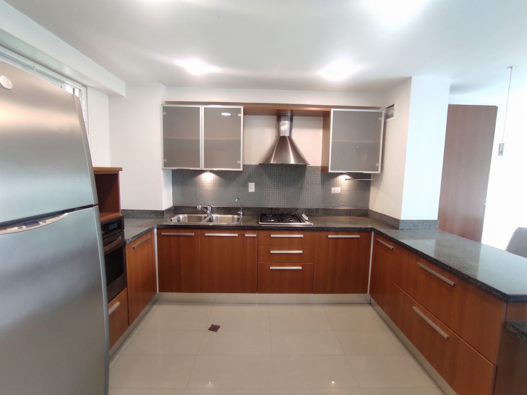 Venta apartamento en Los Bamb�es, La Boyera parte alta. Excelente conjunto ubicado en calle terminal con control de acceso, estricta seguridad. Zona muy tranquila con clima de monta�a y vistas panor�micas.