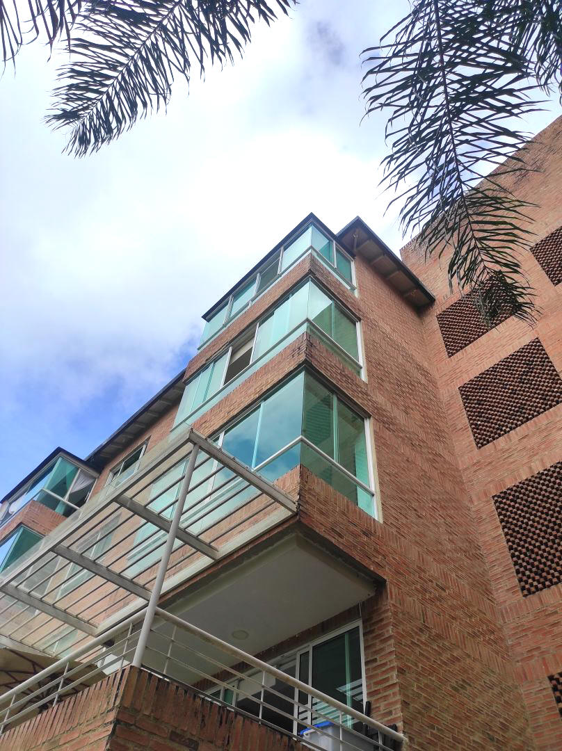 Venta apartamento en Los Bamb�es, La Boyera parte alta. Excelente conjunto ubicado en calle terminal con control de acceso, estricta seguridad. Zona muy tranquila con clima de monta�a y vistas panor�micas.