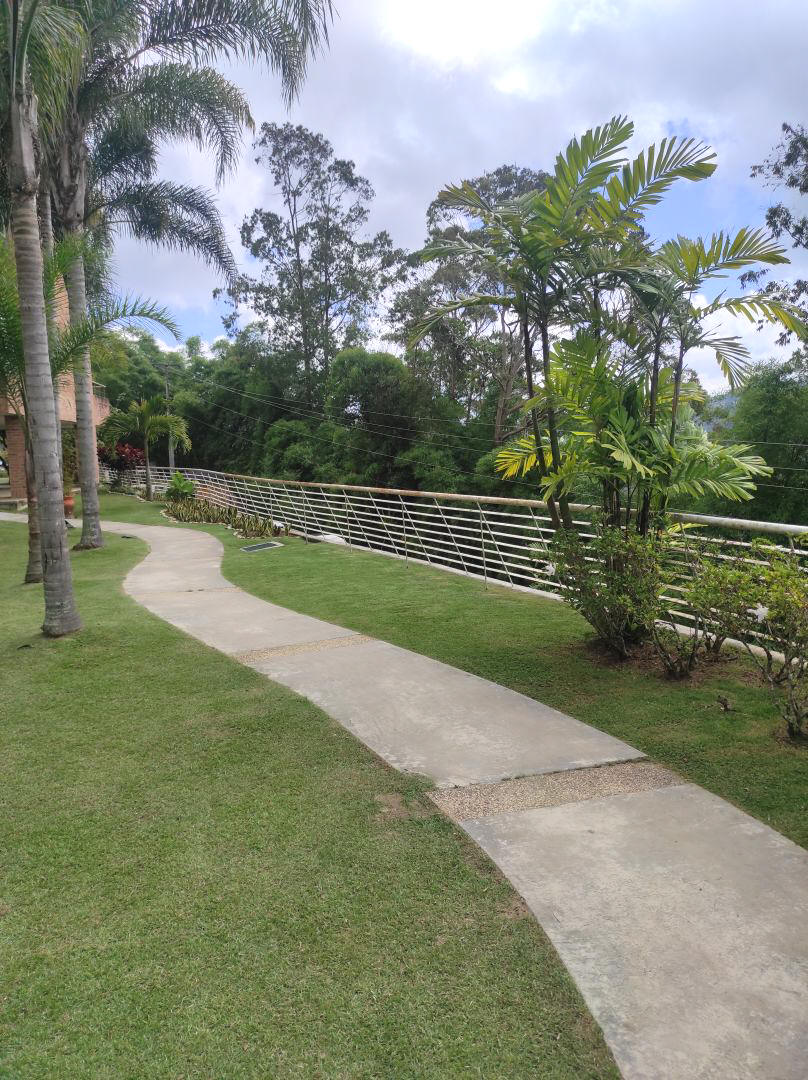 Venta apartamento en Los Bamb�es, La Boyera parte alta. Excelente conjunto ubicado en calle terminal con control de acceso, estricta seguridad. Zona muy tranquila con clima de monta�a y vistas panor�micas.