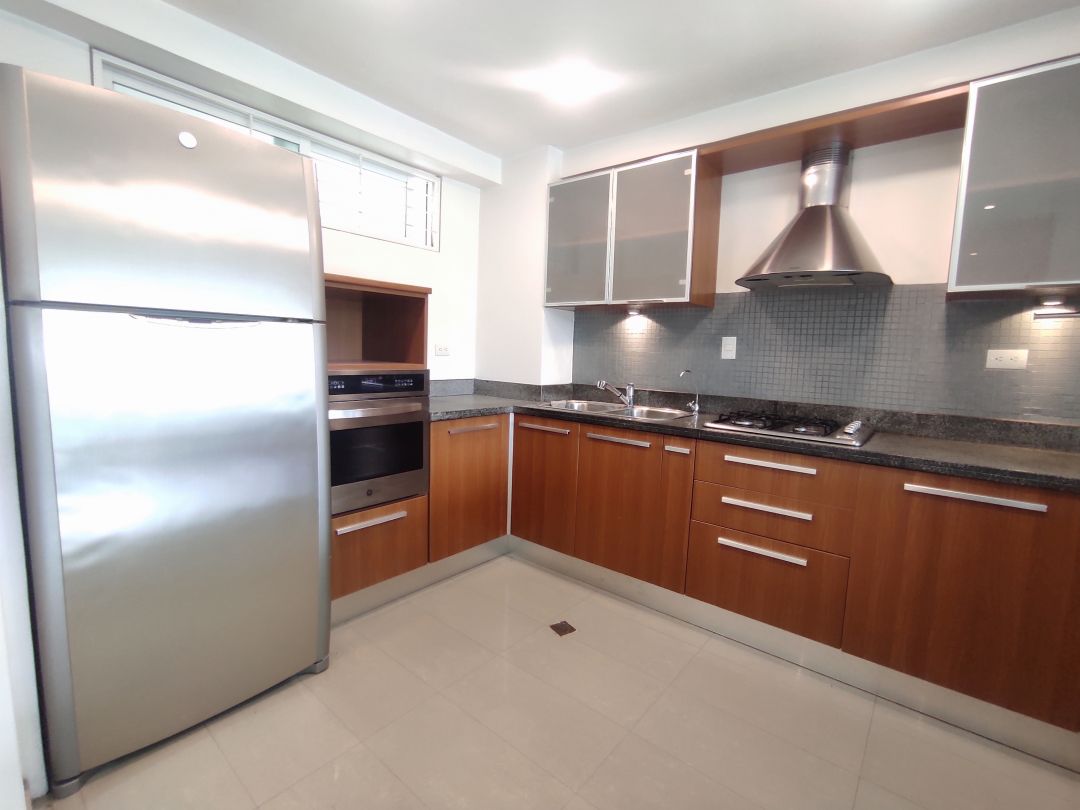 Venta apartamento en Los Bamb�es, La Boyera parte alta. Excelente conjunto ubicado en calle terminal con control de acceso, estricta seguridad. Zona muy tranquila con clima de monta�a y vistas panor�micas.