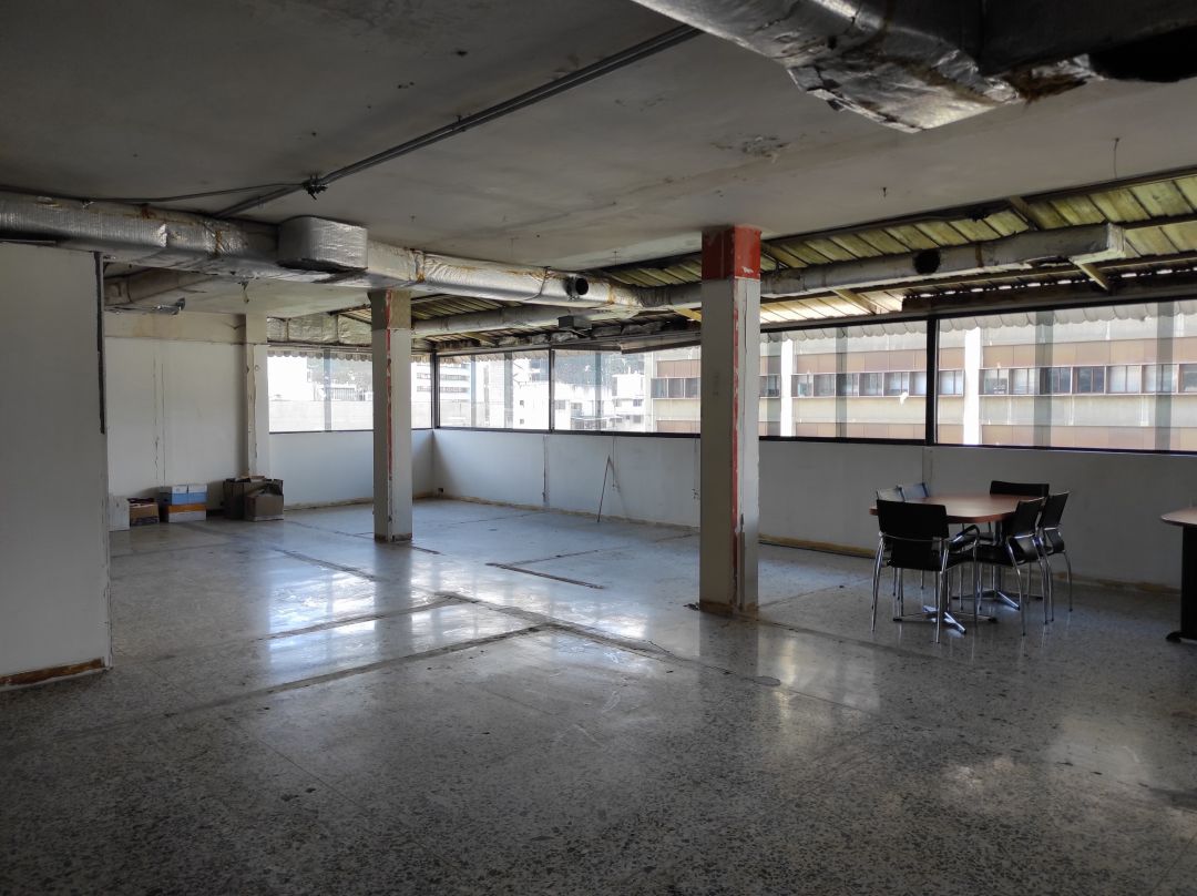 Venta apartamento en Los Palos Grandes, muy bien ubicado, frente al Centro Plaza, precio de oportunidad, para remodelar, todo a distancia peatonal!