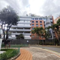 Alquiler apartamento Planta Baja, totalmente amoblado, en exclusivo conjunto Residencias Premiere Country, jard�n propio.