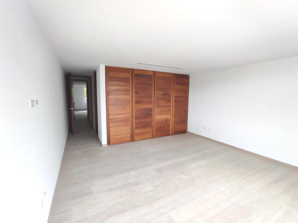 Venta o Alquiler apartamentos en el exclusivo conjunto "Paraso Los Chorros. Alquiler $9-11/m2 Venta $2.220/m2