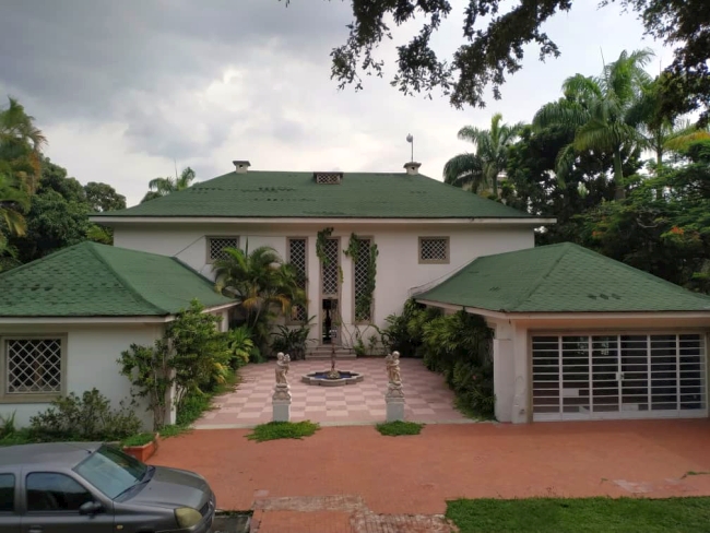 Venta Casas/Terreno Country Club,excelente ubicacin, calle ciega.