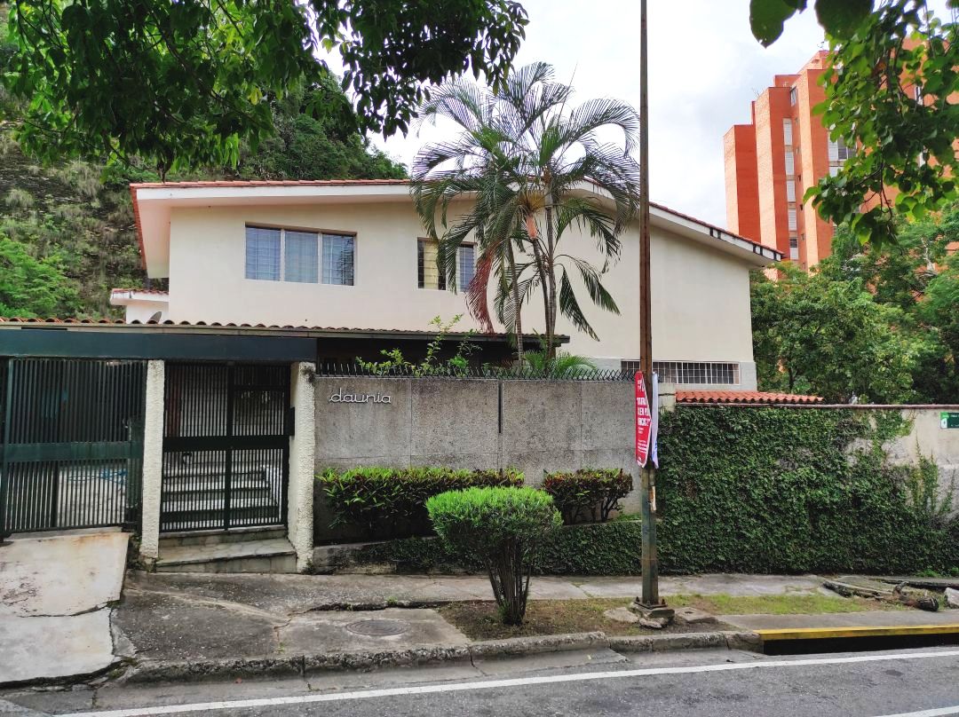 Venta Casa Santa Marta Caracas, frente al Centro Comercial. Inmuebles, compra, venta, alquiler, inversin, corredores, corretaje, asesores