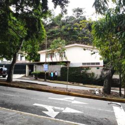 Venta Casa Santa Marta Caracas, frente al Centro Comercial. Inmuebles, compra, venta, alquiler, inversin, corredores, corretaje, asesores