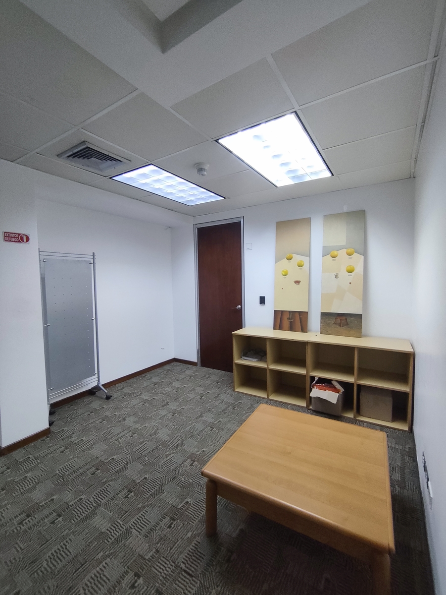 En venta.Oficina piso completo (507m2) en la Torre ABA de Las Mercedes, excelente ubicación, vista panorámica de la ciudad y el Avila.