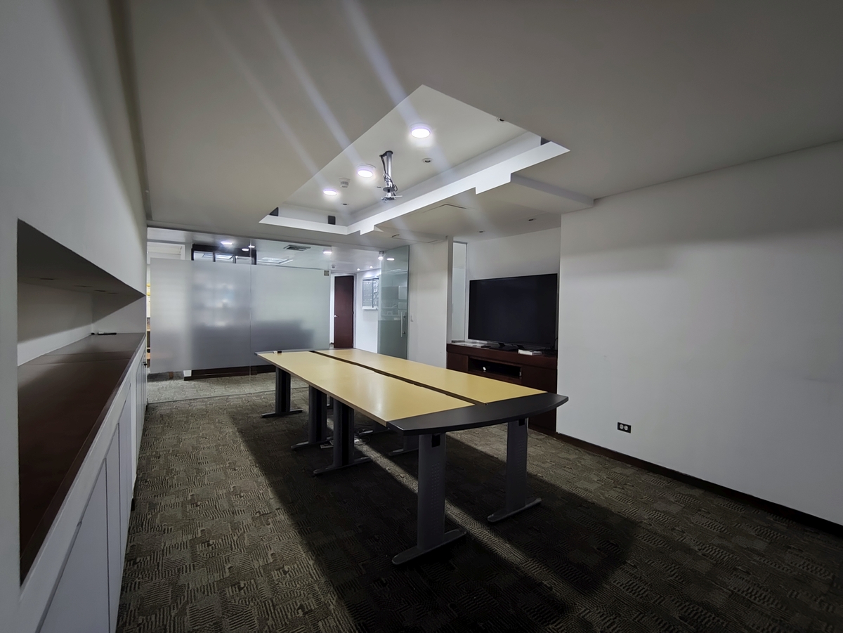 En venta.Oficina piso completo (507m2) en la Torre ABA de Las Mercedes, excelente ubicación, vista panorámica de la ciudad y el Avila.