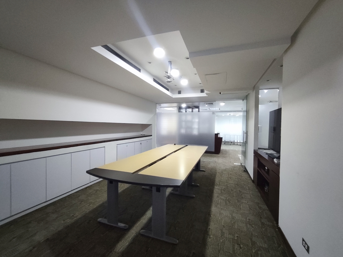 En venta.Oficina piso completo (507m2) en la Torre ABA de Las Mercedes, excelente ubicación, vista panorámica de la ciudad y el Avila.