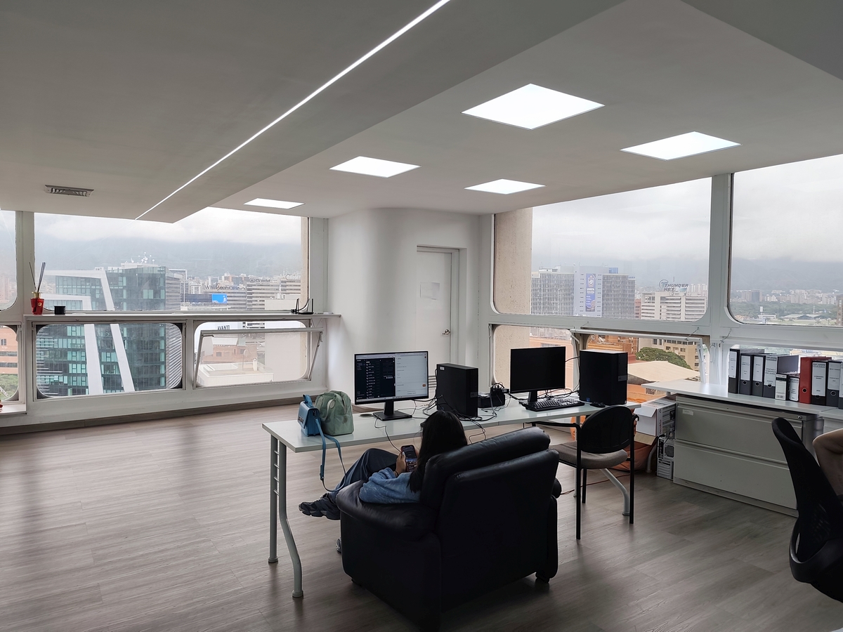 En venta.Oficina piso completo (507m2) en la Torre ABA de Las Mercedes, excelente ubicación, vista panorámica de la ciudad y el Avila.