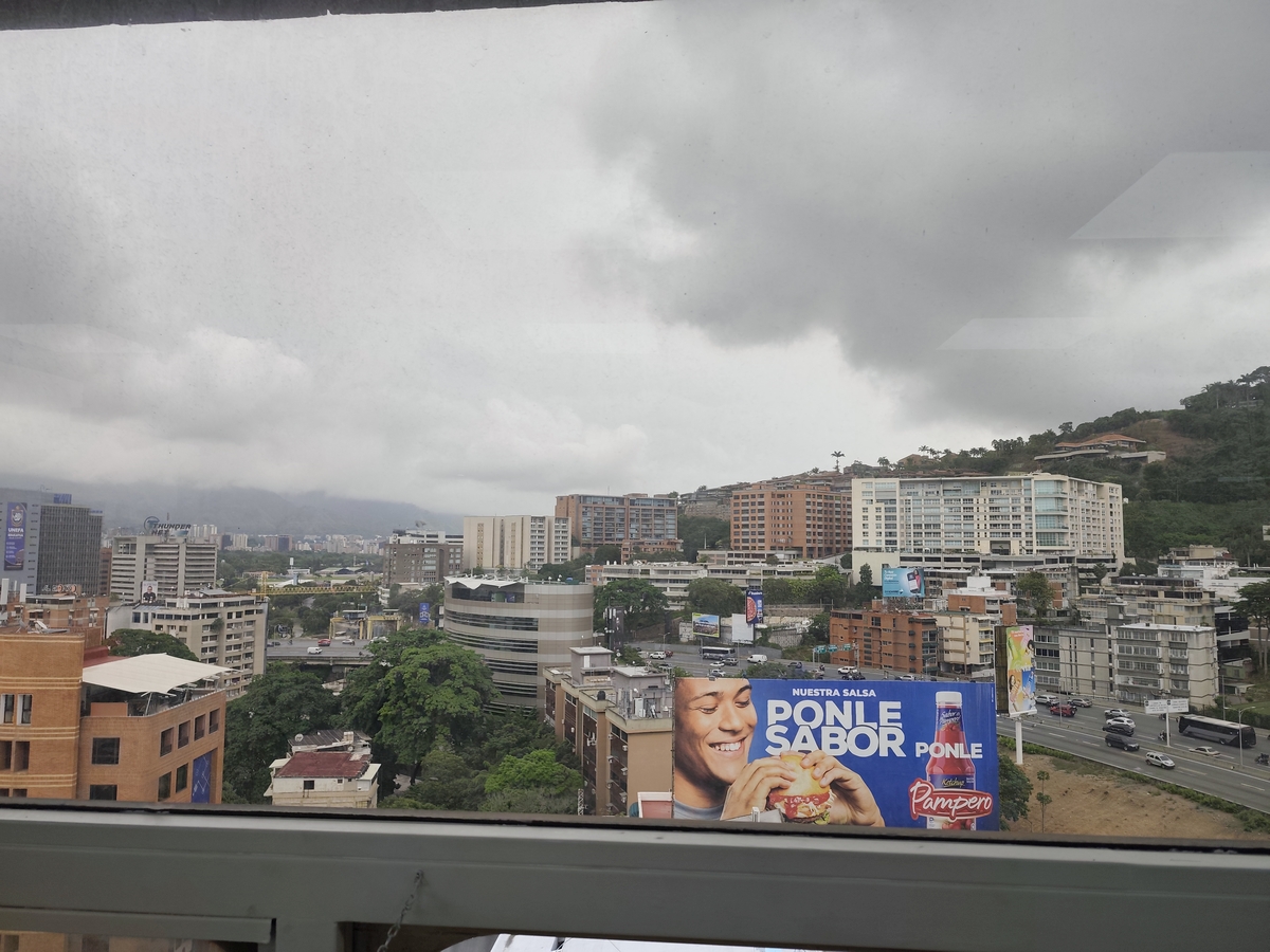 En venta.Oficina piso completo (507m2) en la Torre ABA de Las Mercedes, excelente ubicación, vista panorámica de la ciudad y el Avila.