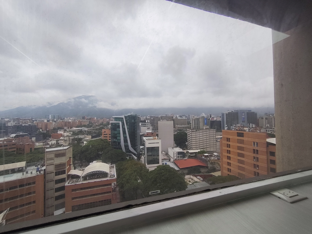 En venta.Oficina piso completo (507m2) en la Torre ABA de Las Mercedes, excelente ubicación, vista panorámica de la ciudad y el Avila.