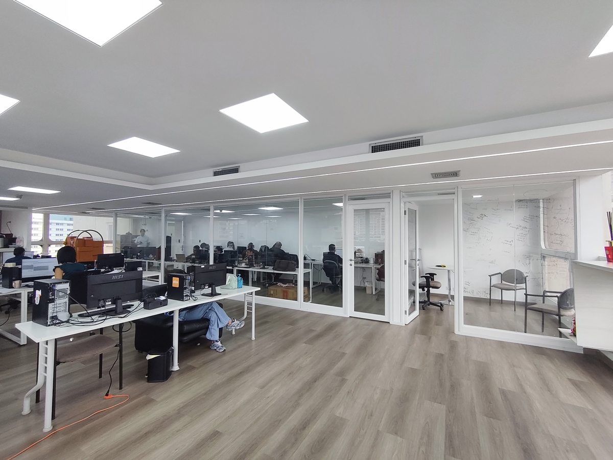 En venta.Oficina piso completo (507m2) en la Torre ABA de Las Mercedes, excelente ubicación, vista panorámica de la ciudad y el Avila.