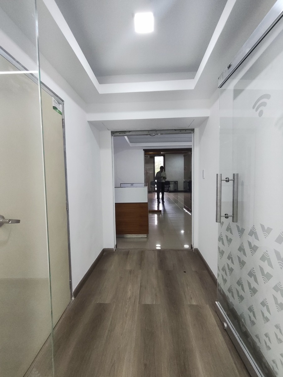 En venta.Oficina piso completo (507m2) en la Torre ABA de Las Mercedes, excelente ubicación, vista panorámica de la ciudad y el Avila.