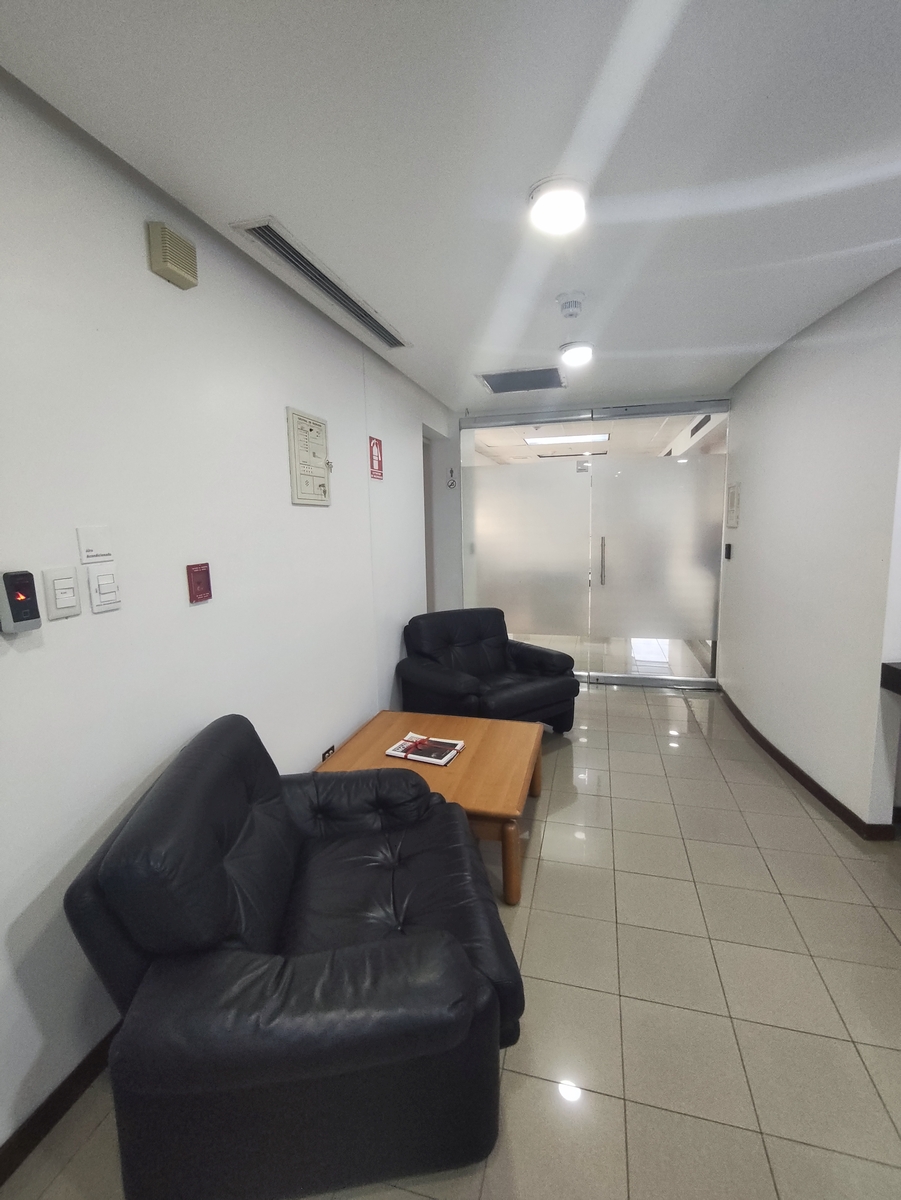 En venta.Oficina piso completo (507m2) en la Torre ABA de Las Mercedes, excelente ubicación, vista panorámica de la ciudad y el Avila.