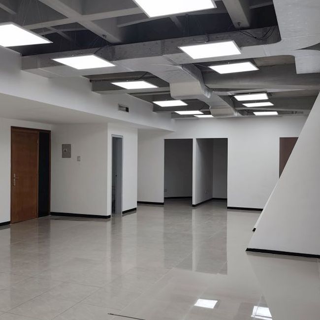 Edificio de Comercios y Oficinas a la Venta en Las Mercedes.10 pisos incluyendo s�tano con 27 puestos de estacionamiento. Precio de oportunidad en la zona de mayor revalorizaci�n de Caracas.