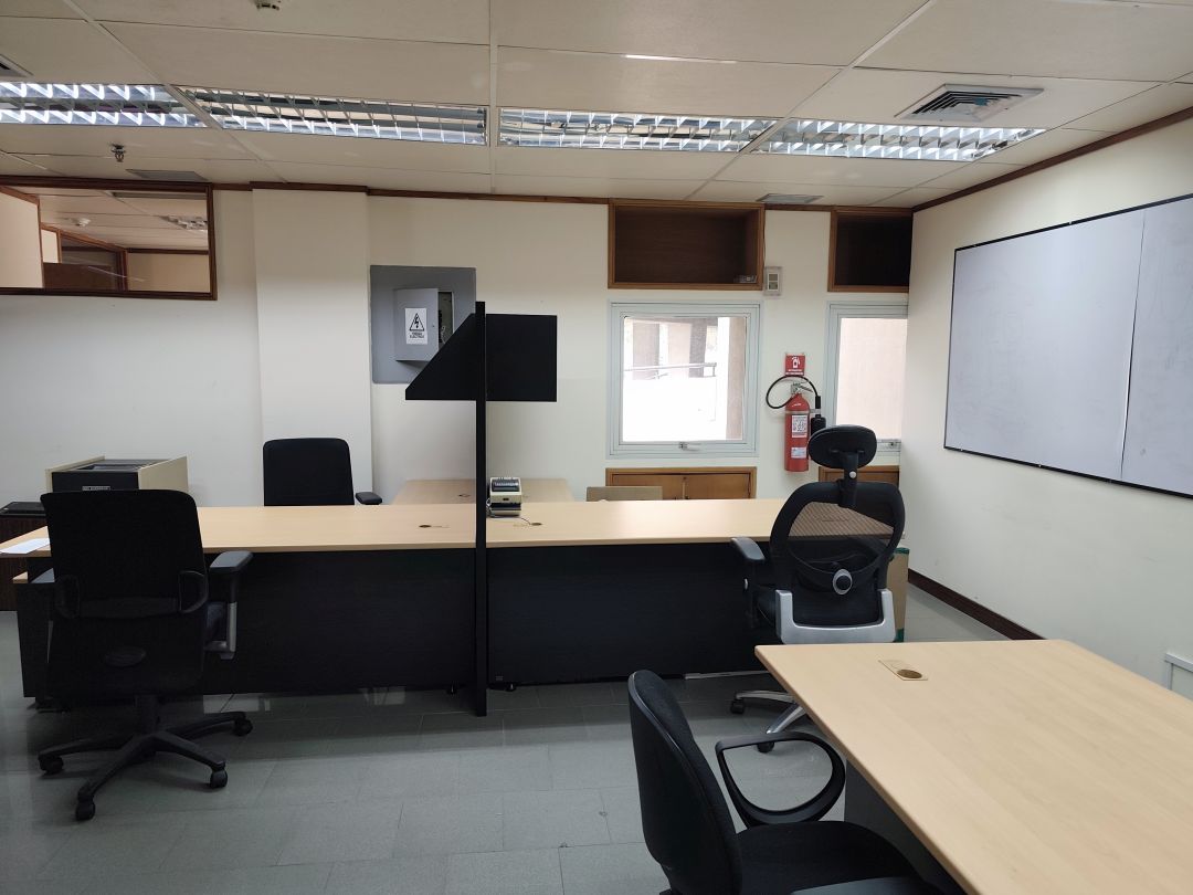 Edificio de Comercios y Oficinas a la Venta en Las Mercedes.10 pisos incluyendo stano con 27 puestos de estacionamiento. Precio de oportunidad en la zona de mayor revalorizacin de Caracas.