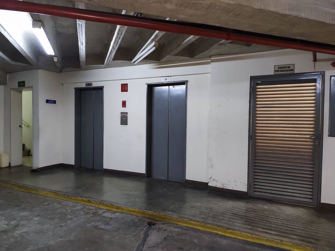 Edificio de Comercios y Oficinas a la Venta en Las Mercedes.10 pisos incluyendo stano con 27 puestos de estacionamiento. Precio de oportunidad en la zona de mayor revalorizacin de Caracas.